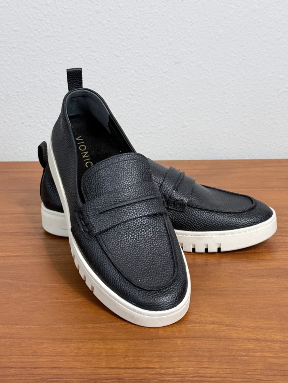 Vionic Chantel Black Leather Loafers 9 NWT